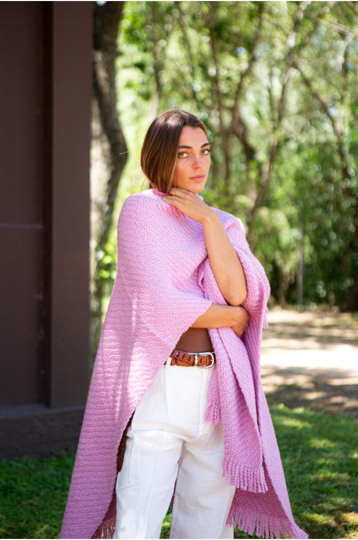 Poncho Huella in Pink