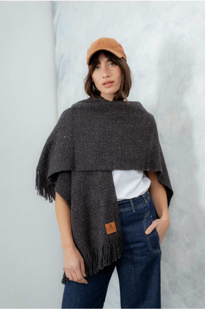 Fogón Poncho in Black