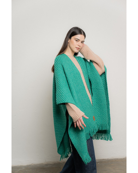 Poncho Huella in Green