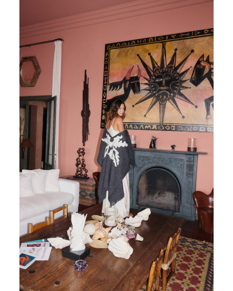 Poncho Huella del Sol in Black