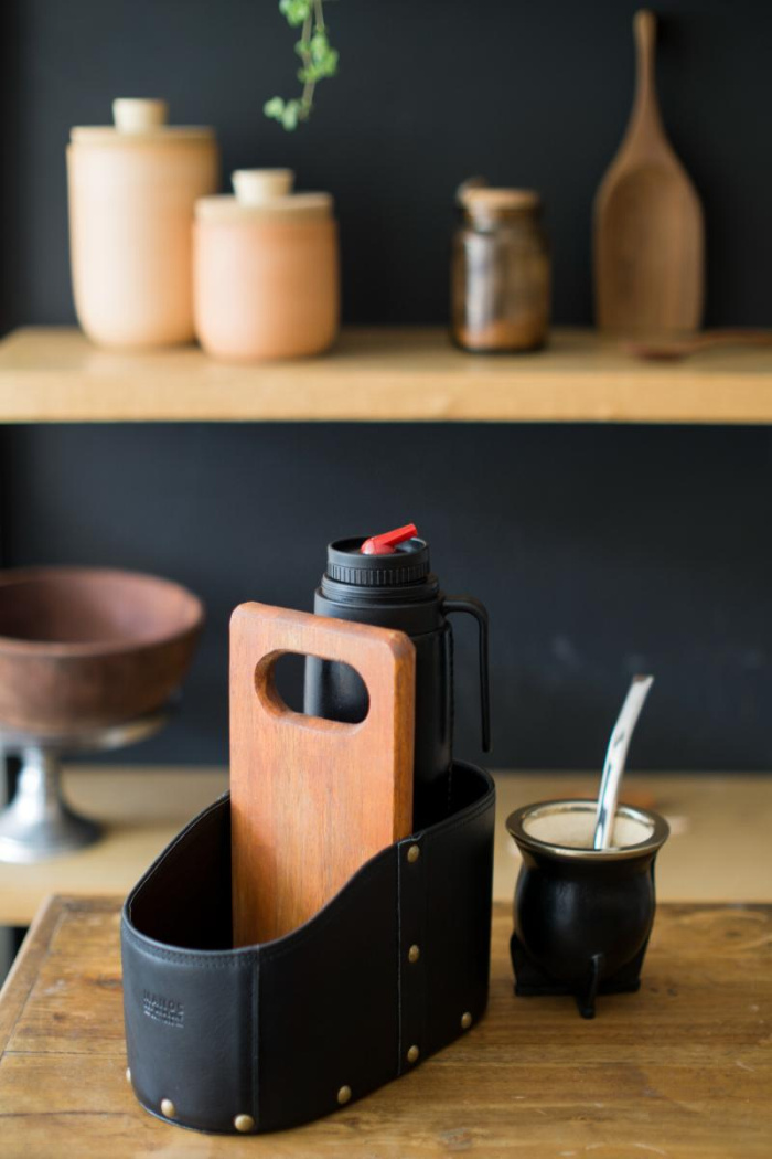 Fingerjoint Wood and Leather Matera in Black