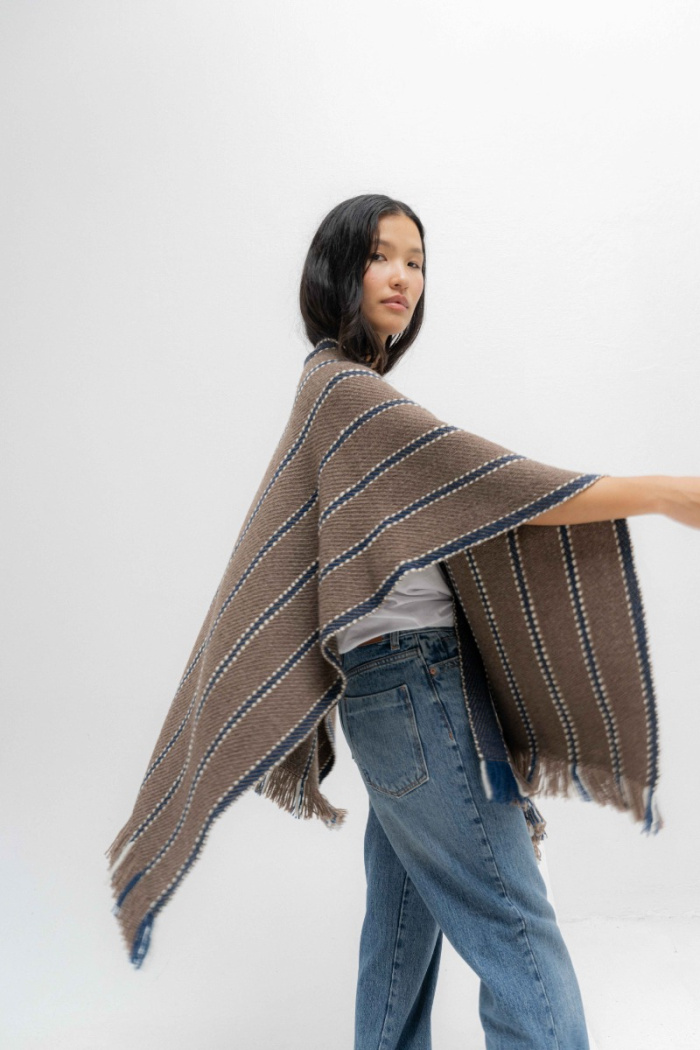 Poncho Punta Negra in Taupe