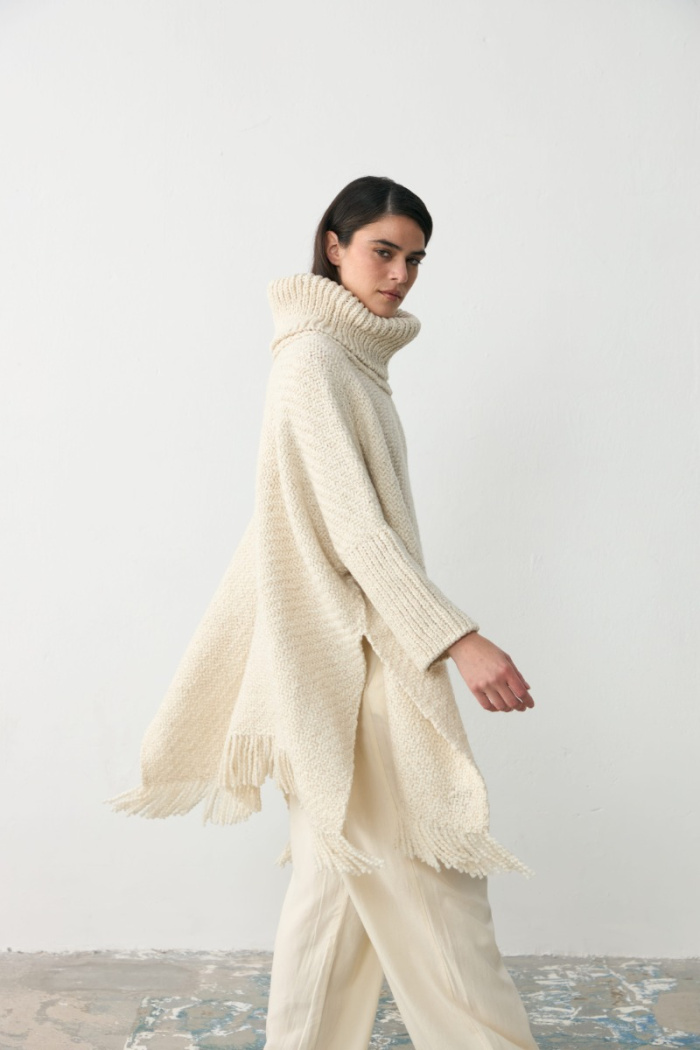 Salteño Poncho in Off-White