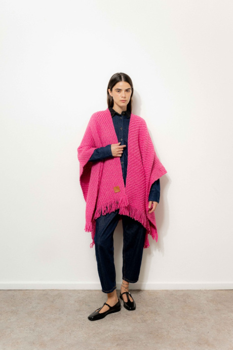 Poncho Huella in Fuchsia