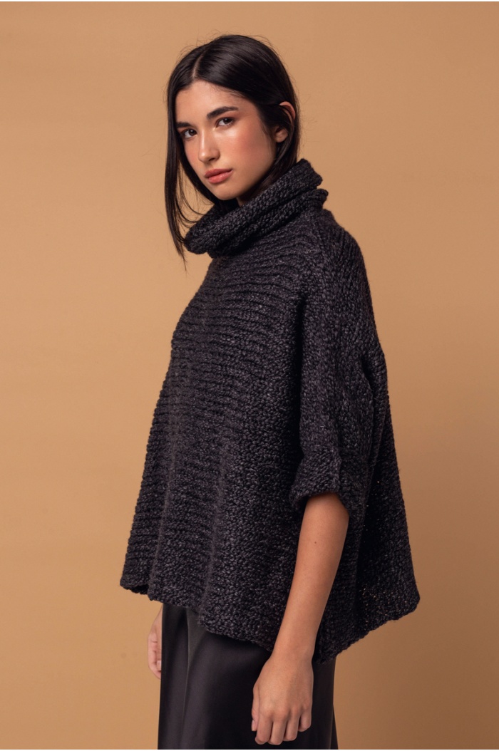 Sweater Poncho in Black 